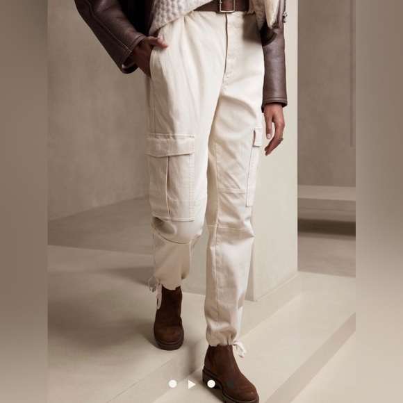 NWT! BANANA REPUBLIC TRANSITION CREAM WHITE SIERRA MOLESKIN CARGO PANT - SIZE 6 - Picture 1 of 3